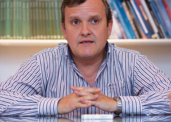 Abram advierte: Volatilidad atada a política.