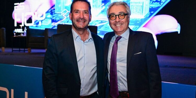 Ariel Sujarchuk estuvo acompañado por destacadas personalidades en la presentación de su primer libro, “Mañana es Hoy”, en el Museo Malba