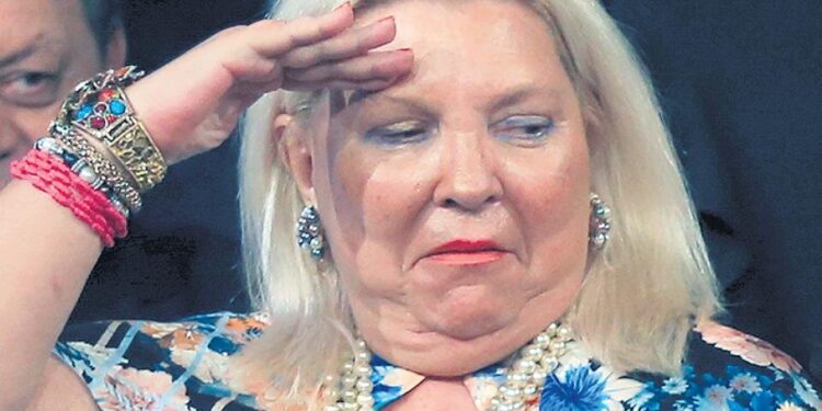 Caputo, un “ministro caído” según Carrió