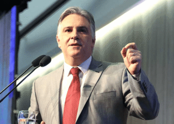 El modelo económico, frágil sin apoyo de EE. UU., según Llaryora.