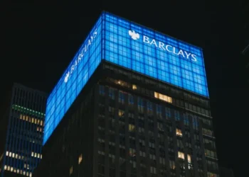Barclays destaca la gestión económica de Javier Milei.