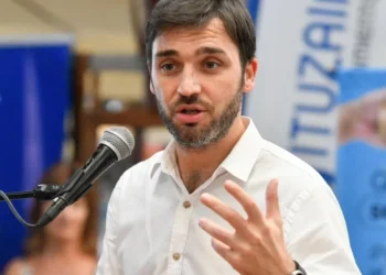 Torres apunta al PRO y reafirma su autonomía política.