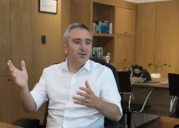 Larroque a la Carga: Llamado a Renovar y Respaldo Clave a Kicillof.