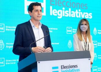 Wado cuestionó el rumbo del país y respaldó a Cristina Kirchner.