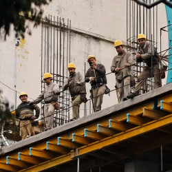 Crisis del ladrillo: el parate de la obra pública ya costó 120.000 empleos.