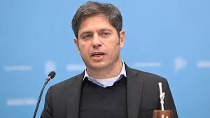 Kicillof carga contra los gobernadores por acuerdos con Milei.