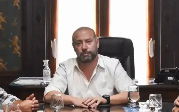 Acusaciones a Spagnuolo: Niega todo y evita hablar.