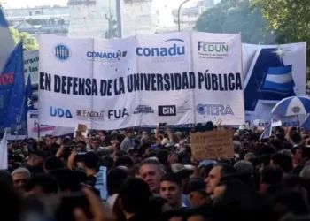 Sueldos bajo Milei: Docentes denuncian caída del 44%