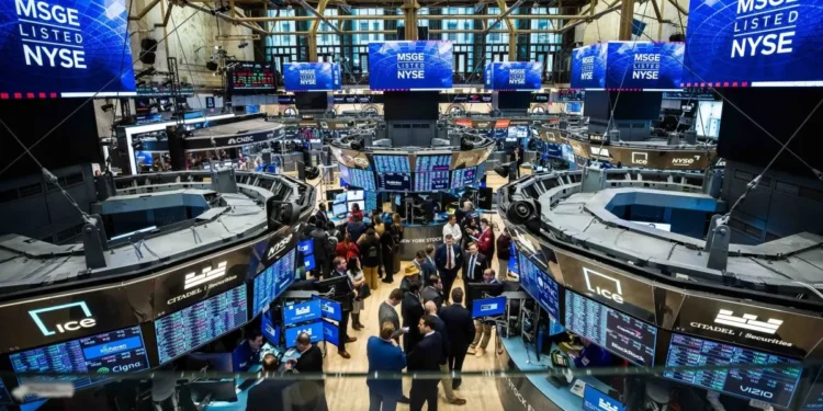 Desempleo al alza: Wall Street ve cerca la baja de tasas.