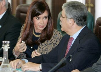 Kirchner y De Vido, unidos por un abogado.