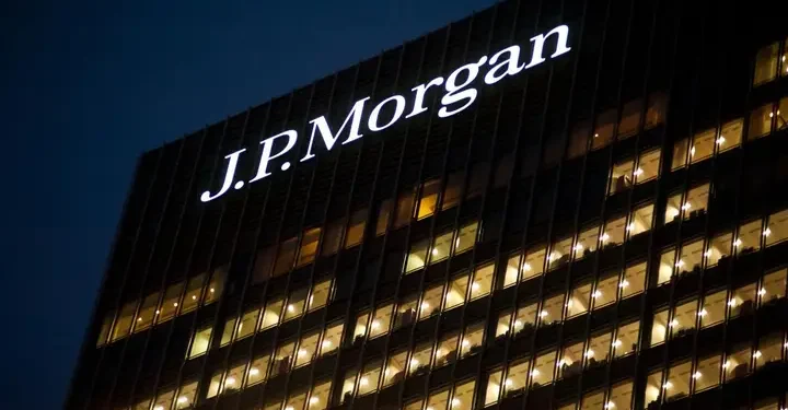 Inversión en Argentina al alza por reformas de Milei, dice J.P. Morgan.