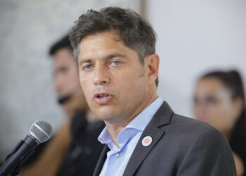 Kicillof: “Milei, devolvé lo que usaste en la timba”.