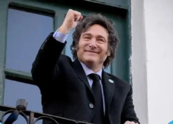 El 40% ajustado, pero Milei lidera la intención.