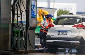 Combustibles: cómo se aplicarán las subas de impuestos postergadas.