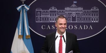 Manuel Adorni adquiere un departamento en Caballito por USD 230.000, financiado mayormente por dos jubiladas