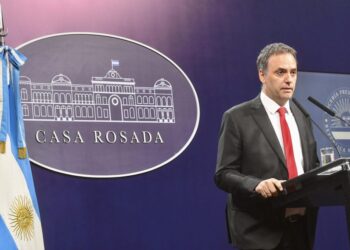 Manuel Adorni retoma reuniones con ministros para reactivar la gestión