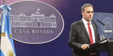 Manuel Adorni retoma reuniones con ministros para reactivar la gestión