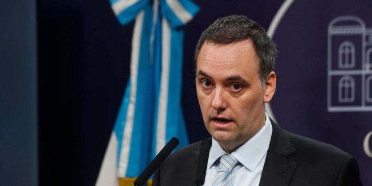 La esposa de Adorni accedió a un crédito del IVC, organismo que LLA propone eliminar