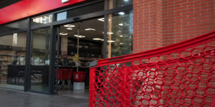 La empresa Día enfrenta un procesamiento por evasión previsional y un embargo de $800 millones