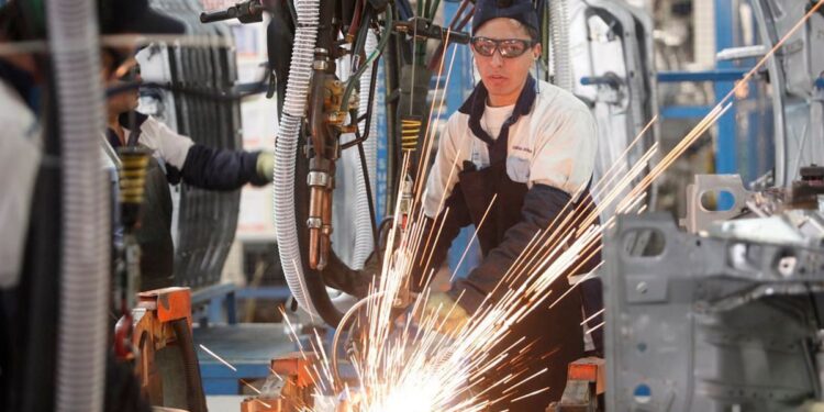 La UIA registra un crecimiento industrial en marzo, pero advierte sobre el abastecimiento energético y la morosidad