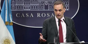 La Comparecencia de Manuel Adorni en Diputados y la Estrategia del Oficialismo