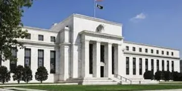 El conflicto en Medio Oriente desestabiliza a la Fed: Peligra la meta de inflación y crece la disidencia interna.