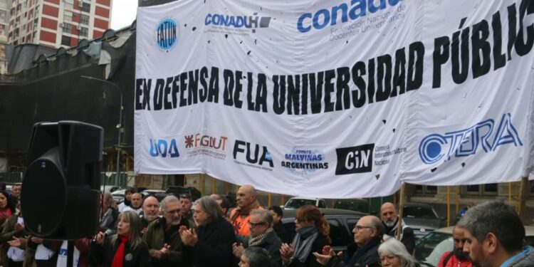 “Quiere retroceder 200 años”: fuerte acusación a Javier Milei por la tensión con las universidades.