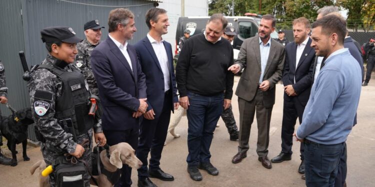 Intendentes se reunieron con el ministro de Seguridad bonaerense: buscan impulsar un proyecto de ley para crear policías municipales