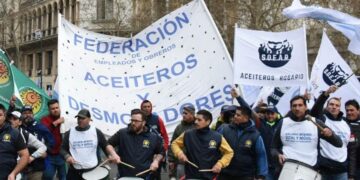 Salarios: solo tres gremios lograron aumentar su poder adquisitivo en el último año, mientras otros sufrieron pérdidas