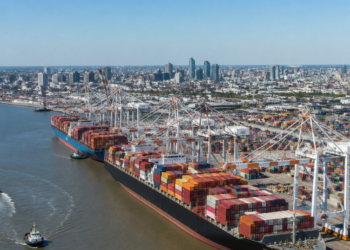 Histórico superávit comercial de US$2711 millones con exportaciones en nivel récord