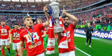 Un exjugador de River se convierte en protagonista tras romper el trofeo en la celebración de la Copa de Rusia