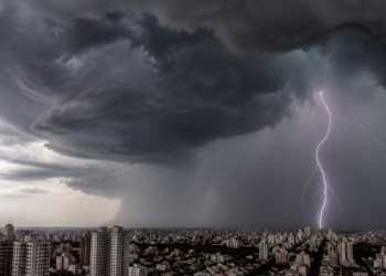 Pronostican un frente frío con tormentas intensas y vientos de hasta 70 km/h: áreas afectadas