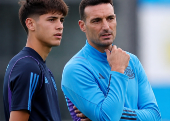 A las Puertas de la Historia: Simón Escobar Podría Debutar en la Selección Argentina con Solo 16 Años