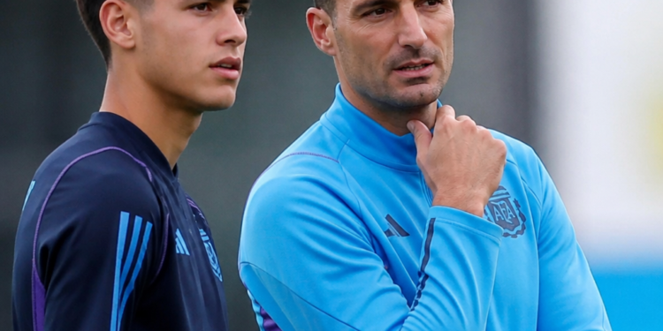 A las Puertas de la Historia: Simón Escobar Podría Debutar en la Selección Argentina con Solo 16 Años