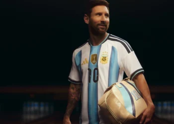 El conmovedor gesto de Messi con la hija de un futbolista argelino tras la victoria de Argentina en el Mundial