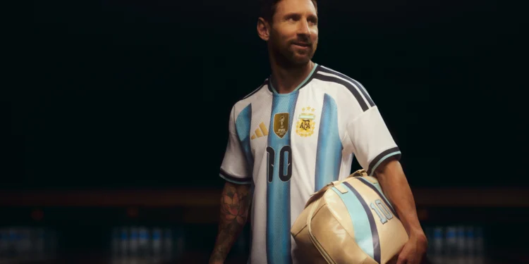 El conmovedor gesto de Messi con la hija de un futbolista argelino tras la victoria de Argentina en el Mundial