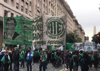 El Gobierno cierra la paritaria estatal: UPCN acepta y ATE se opone