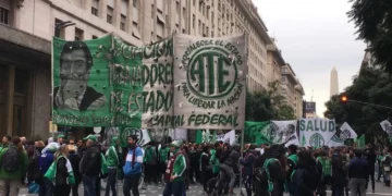 El Gobierno cierra la paritaria estatal: UPCN acepta y ATE se opone