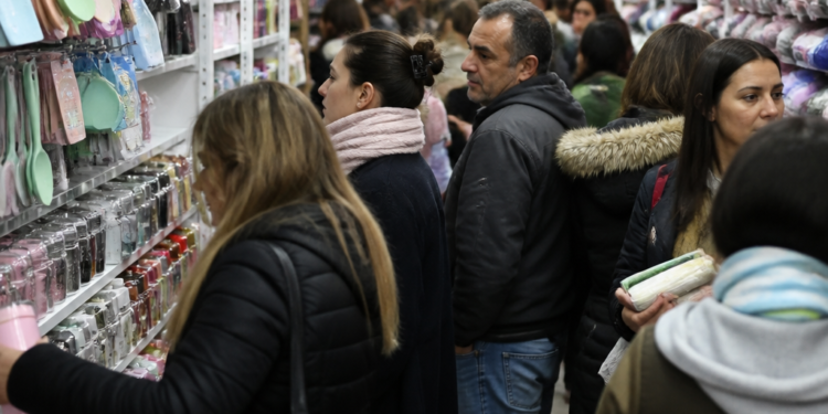 El auge de las tiendas asiáticas en Argentina: La nueva era de los “Todo por dos pesos” de los 90.