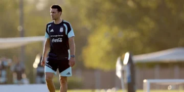 La Selección entrenará por la mañana en Kansas: tres interrogantes de Scaloni para conformar el equipo ante Cabo Verde