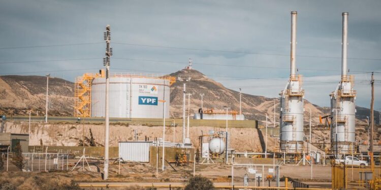 Disputa política en Chubut tras la cesión de tierras por parte de YPF