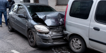 Accidente en Liniers: un herido tras chocar contra un auto estacionado