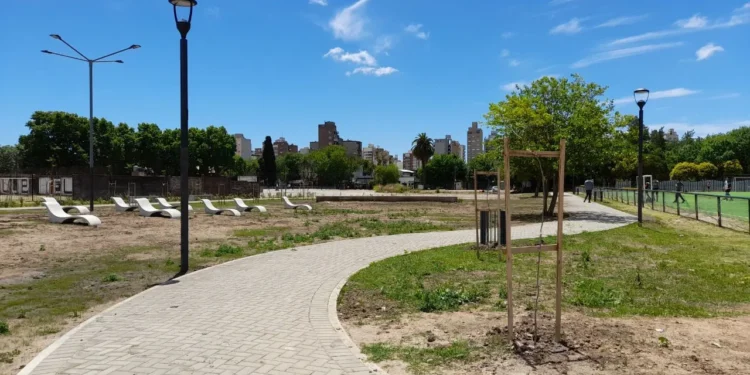 Lanús da inicio a la construcción de un espacio recreativo y deportivo en La Maquinita