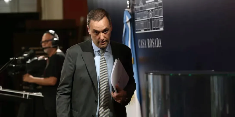 El Gobierno intenta posponer la interpelación a Adorni mediante cambios en el Senado