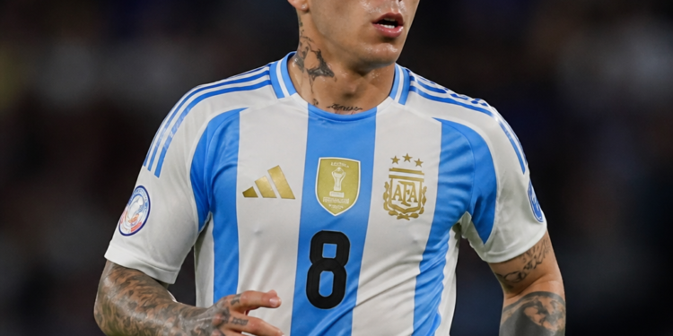 El Real Madrid fija su objetivo en Enzo Fernández para fortalecer el mediocampo