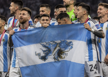 El Reino Unido solicita a la FIFA que investigue a Argentina por la bandera de Malvinas levantada por sus jugadores