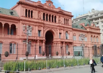 Milei establece un nuevo récord de renuncias en el gobierno tras la salida de un director del Banco Nación