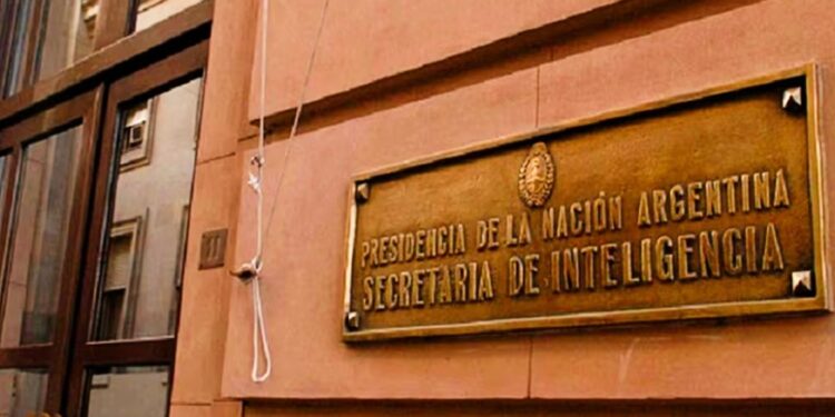 La comisión bicameral de Inteligencia citará al jefe de la SIDE para finales de agosto