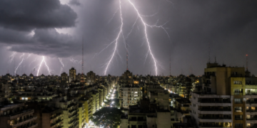 Tormentas intensas y actividad eléctrica en la Ciudad