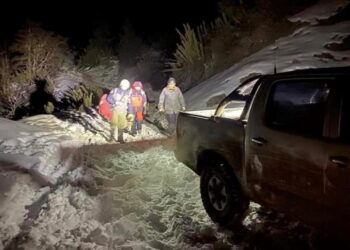 Una pareja sobrevivió 44 horas a 22 grados bajo cero atrapada en una camioneta en Santa Cruz
